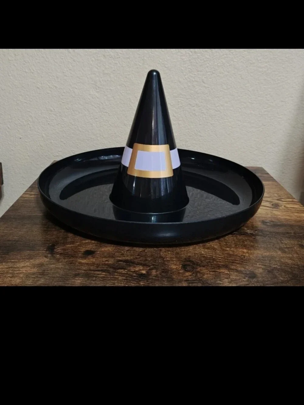 Target Bullseye's Playground Halloween Witches Hat Plastic Serveware 13 1/2